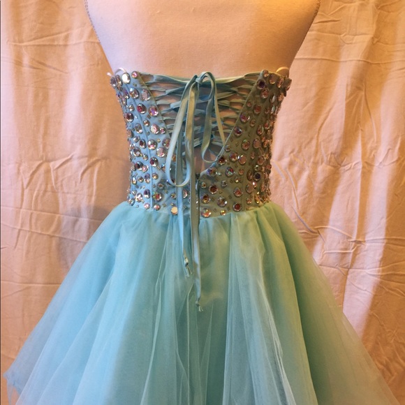 Formal dress - Picture 2 of 3